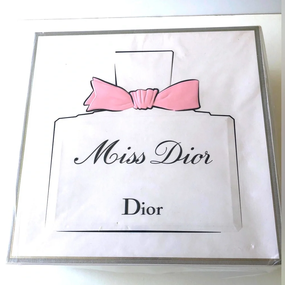 Miss Dior Gift Box - Picture 1 of 4